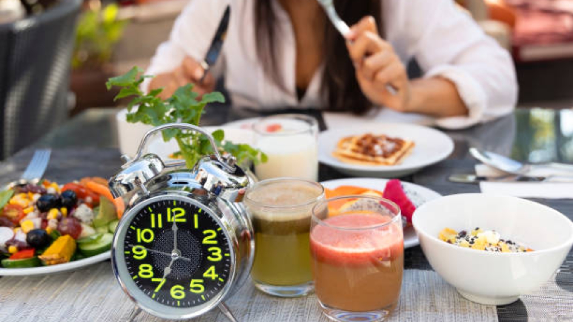 Peaceful person enjoying sunrise during a morning gratitude practice